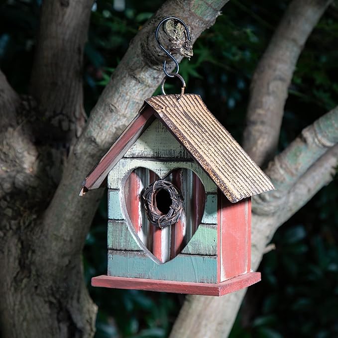 Glitzhome Hanging Bird House for Outdoor, 8.75" H Decorative Pet Cottage Distressed Heart Wooden Birdhouse for Outside,Graden Birdhouse for Bluebird Hummingbird Wren Finch Cardinals Cedar